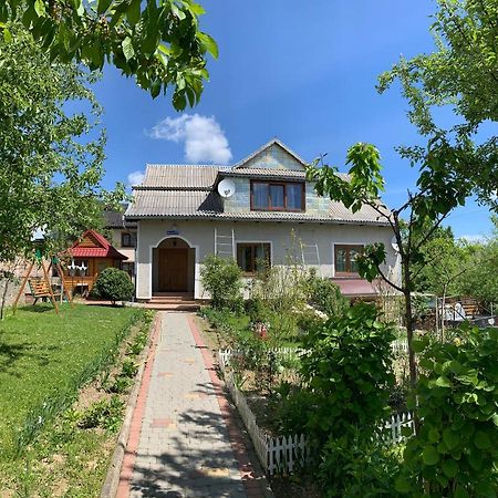 Guest House Viktoria Yaremche Ngoại thất bức ảnh