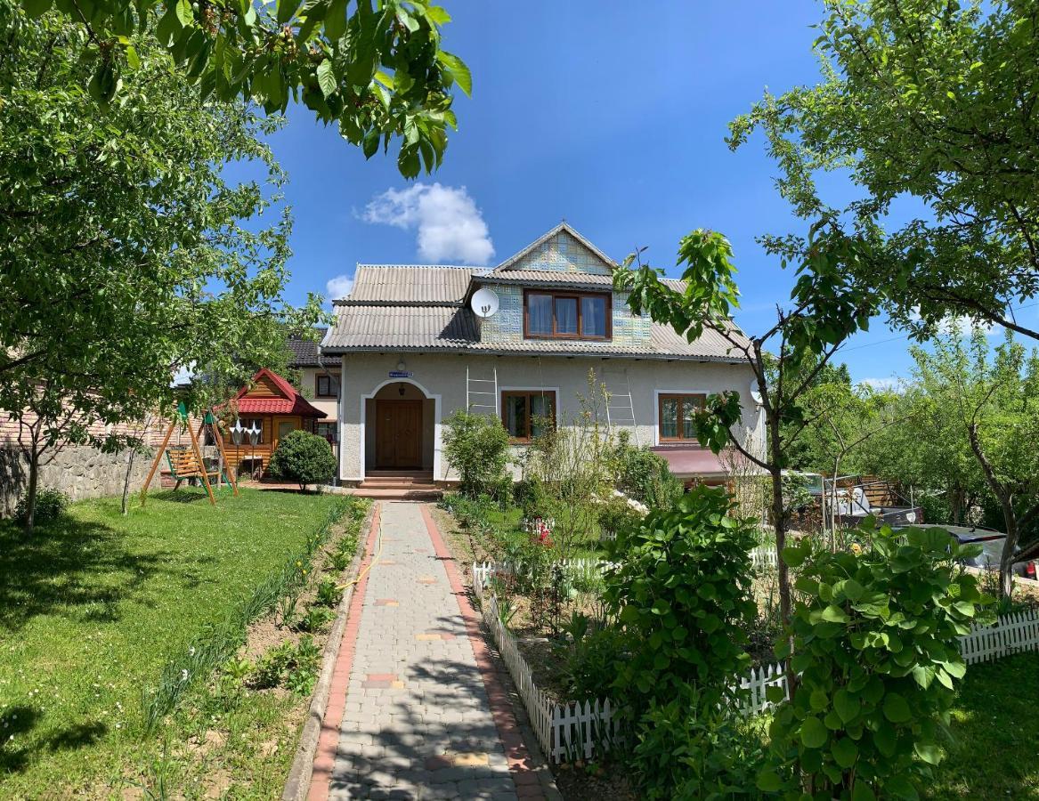 Guest House Viktoria Yaremche Ngoại thất bức ảnh