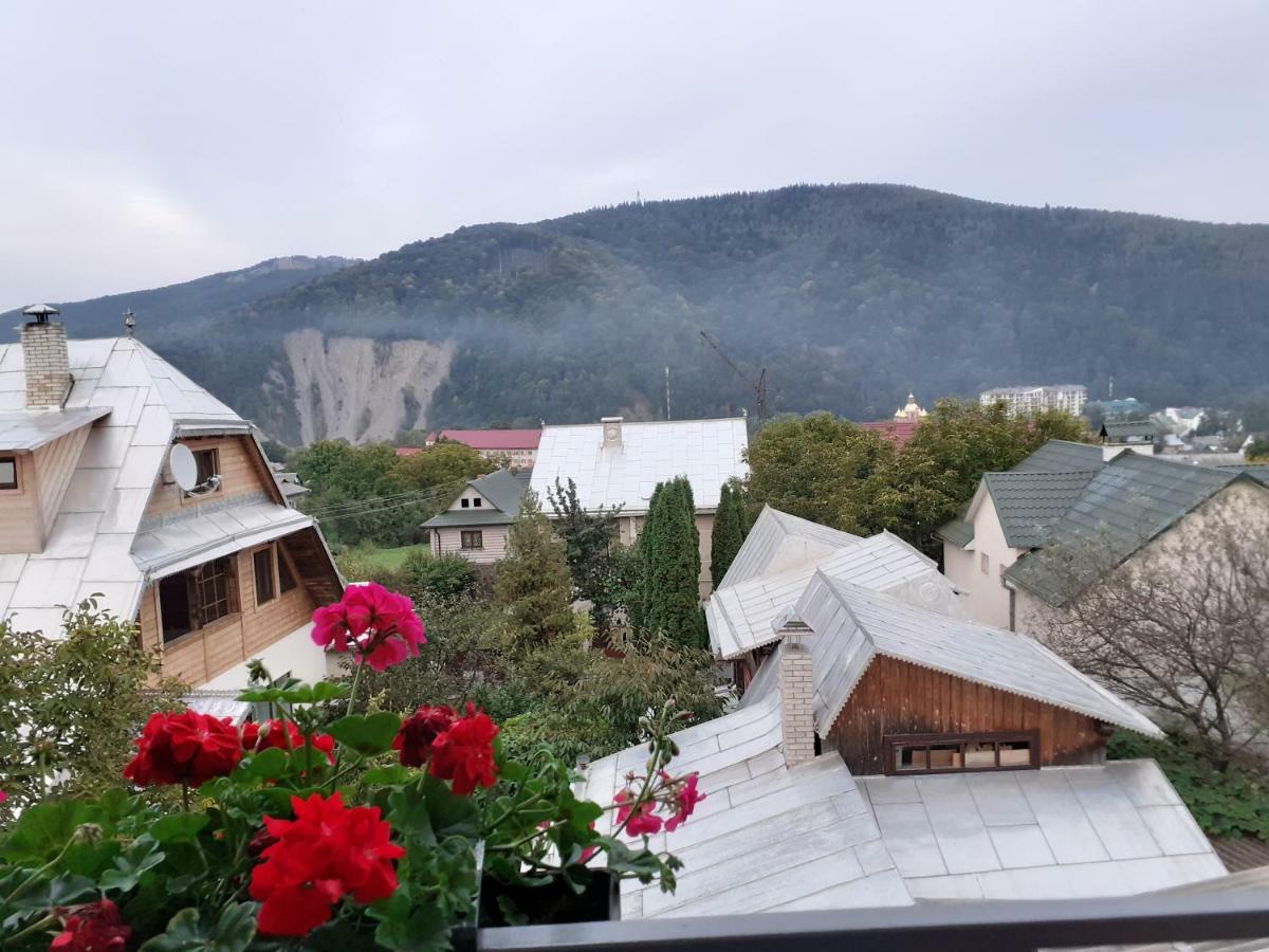 Guest House Viktoria Yaremche Ngoại thất bức ảnh